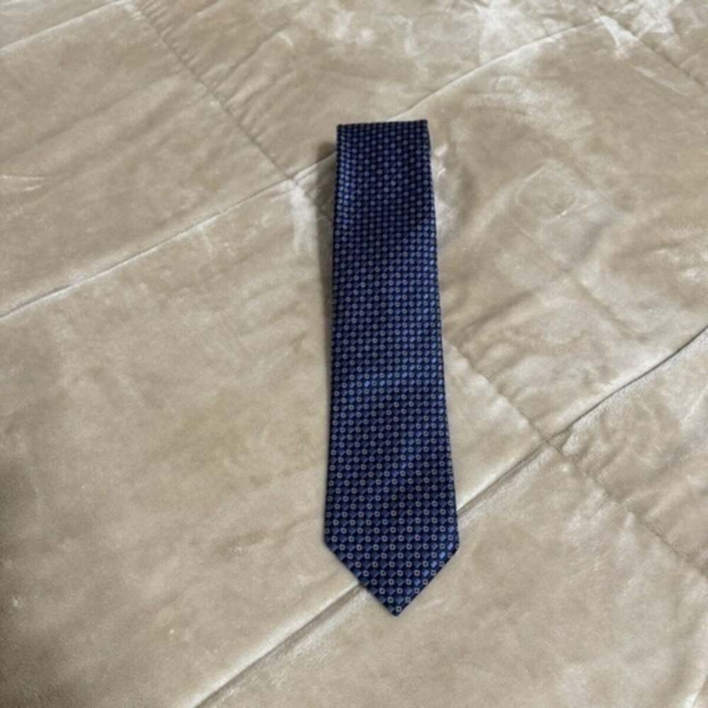 Michael Michael Kors Blue/Purple w/Geometric Print 100% Silk Tie - EUC